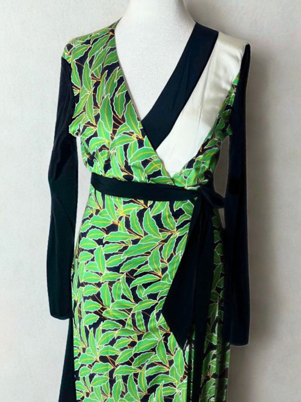 Diane von Furstenberg “Maureen” Silk Wrap Dress – Leaf Print – Size Large